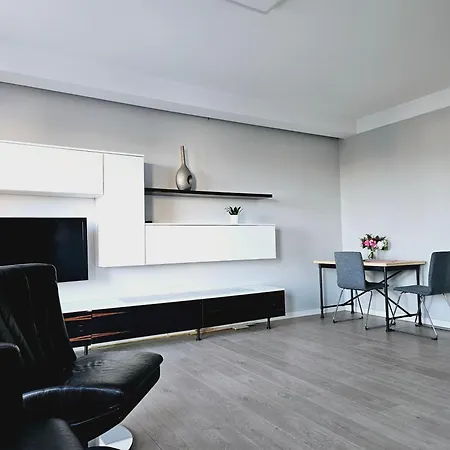 5 Pietro Apartamentowca W Sercu Poznania Exterior photo
